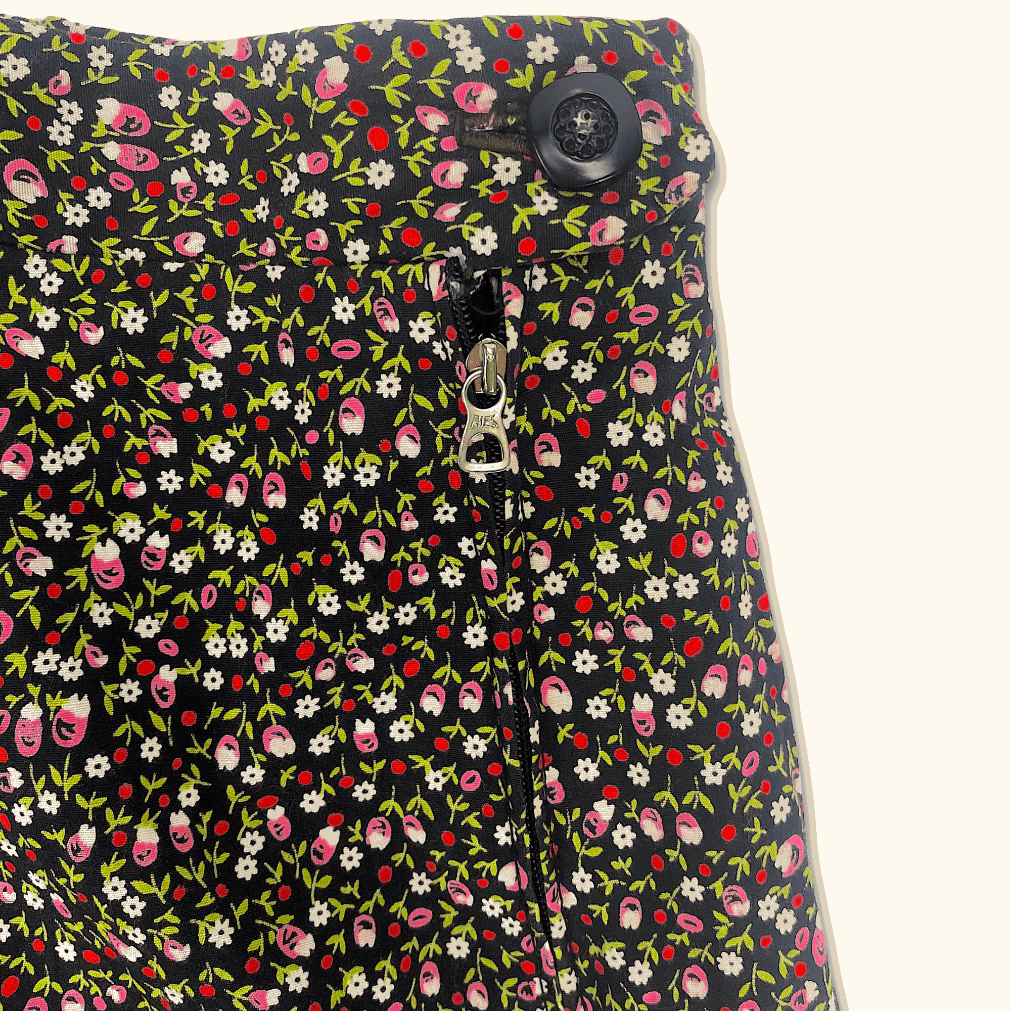 Ditsy Floral Vintage A-Line Midi Skirt - Size Medium - - Skirts