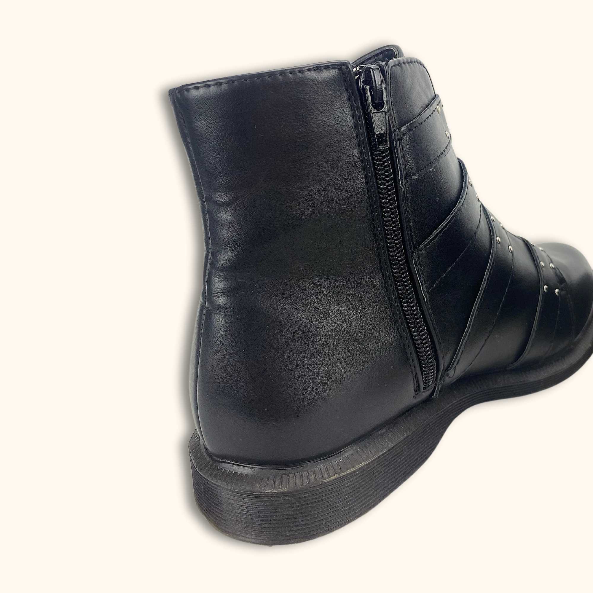 Truffle Collection Black Faux Leather Ankle Boots - Size 4 -  - Flats