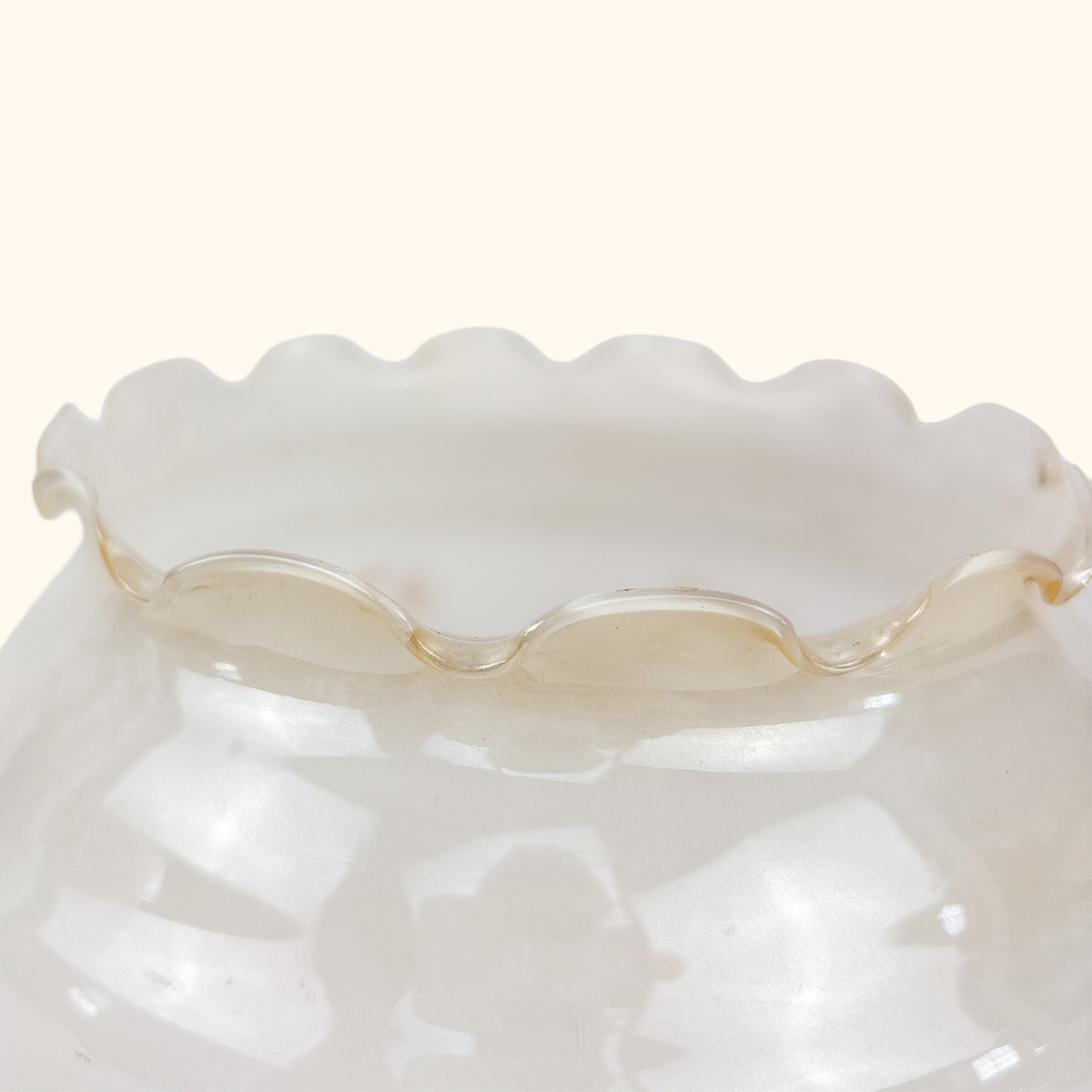 Art Deco White Frosted Frilly Glass Lamp Shade