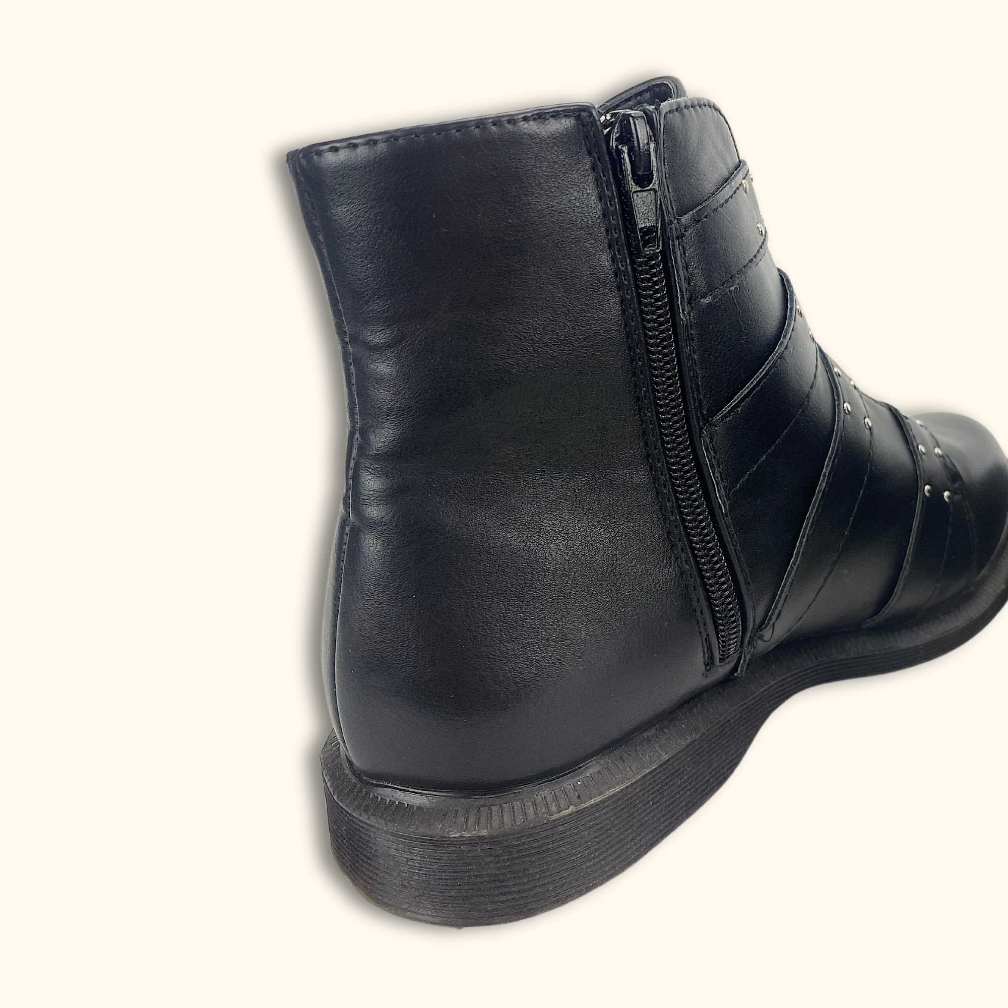 Truffle Collection Black Faux Leather Ankle Boots - Size 4 - Truffle collection - Flats