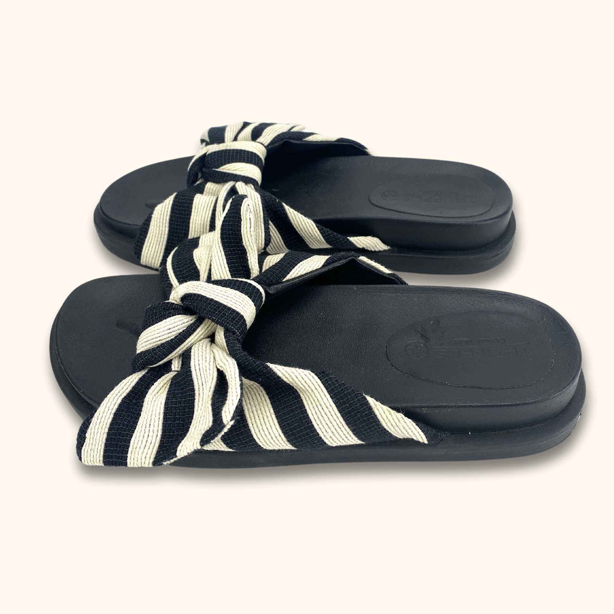 Truffle Collection Black Chunky Sliders with Bow - Size 4 - Truffle collection - Flats