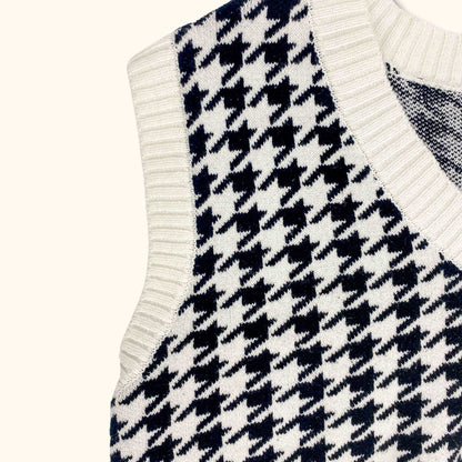 Hollister Black and White Houndstooth Sweater Vest - Size Medium