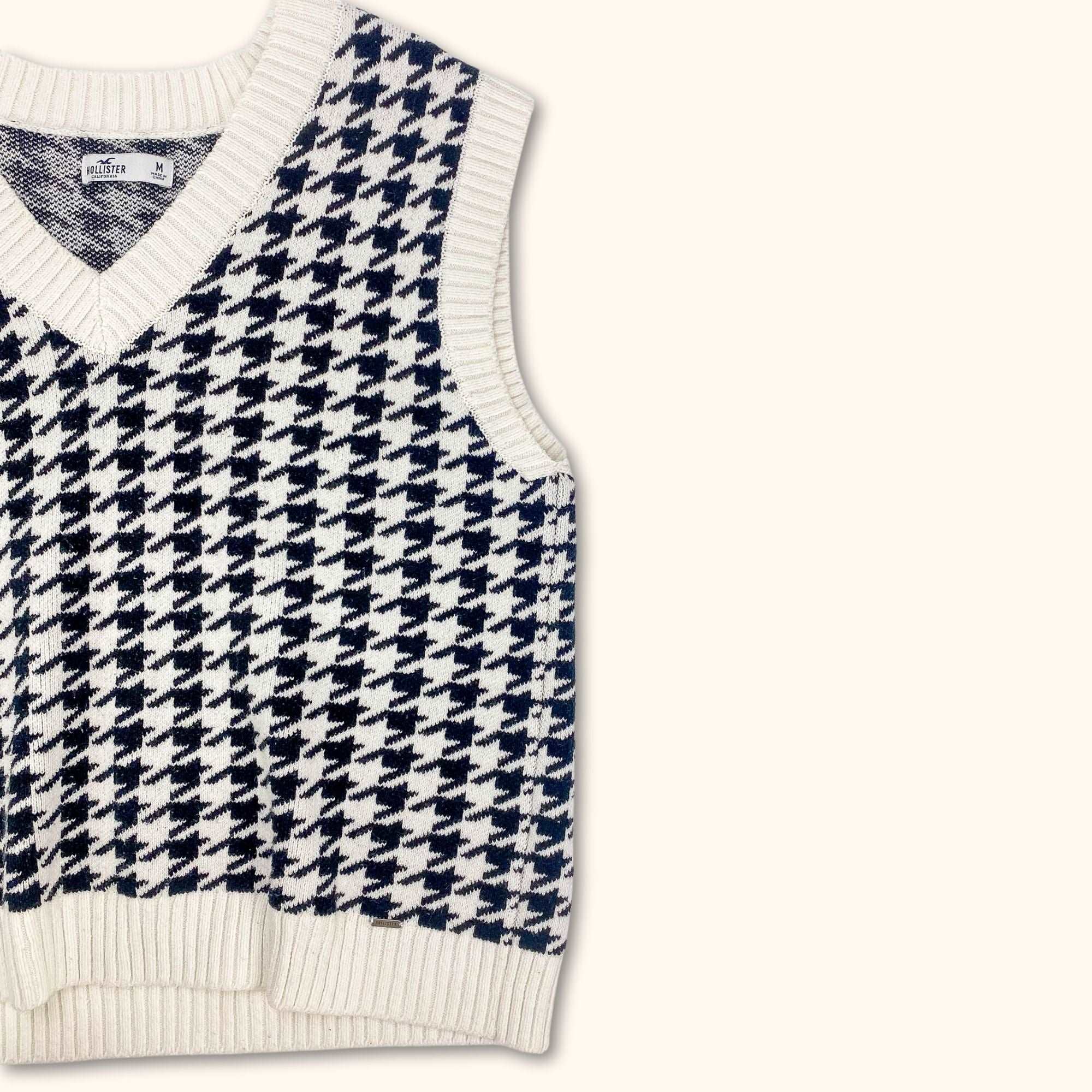 Hollister Black and White Houndstooth Sweater Vest - Size Medium