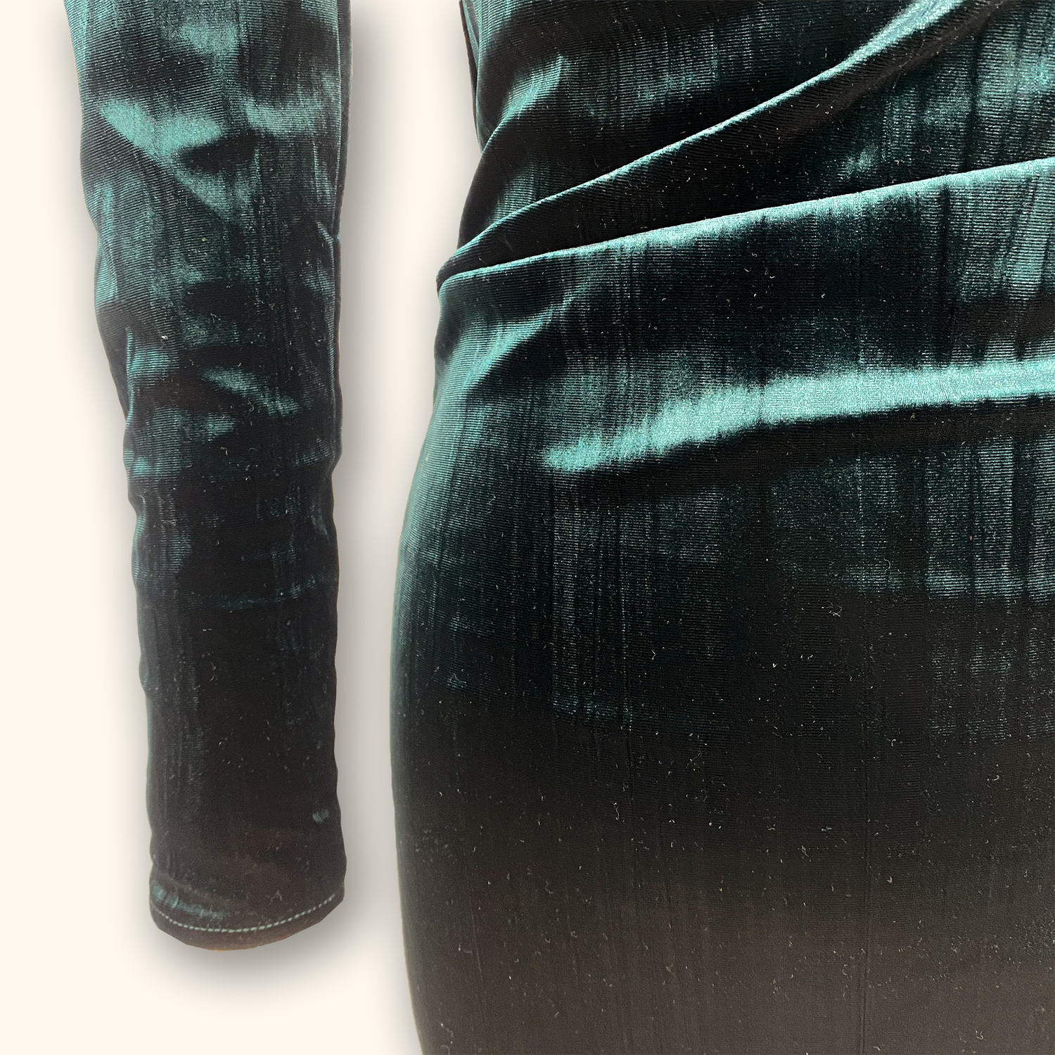 green velvet dress long sleeve zara Zara Green Velvet Wrap Dress BNWT ZARA VELVET MIDI DRESS, Women's Fashion, Dresses Sets